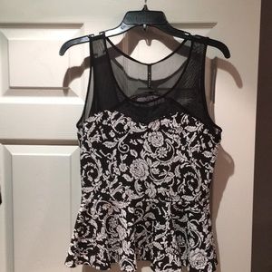 Black and Cream sleeveless top. Size S